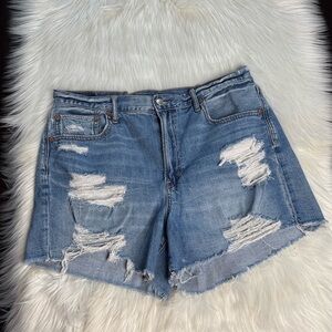 American Eagle Distressed 90’s Boyfriend Cutoffs